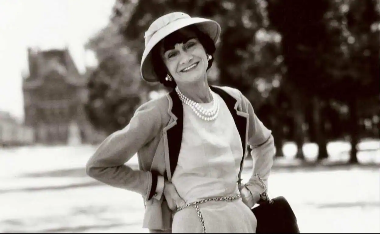 foto coco Chanel frases de mujeres material de archivo